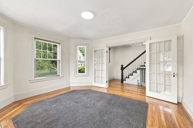 15 Hampstead St, Lowell, MA 01852