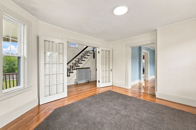 15 Hampstead St, Lowell, MA 01852