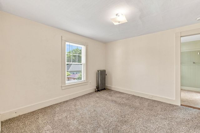 15 Hampstead St, Lowell, MA 01852