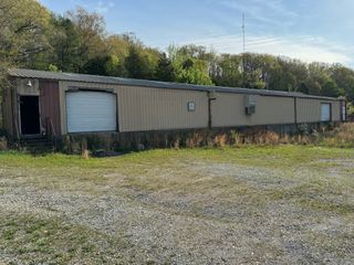 132 Valley Rd, Lobelville, TN 37097