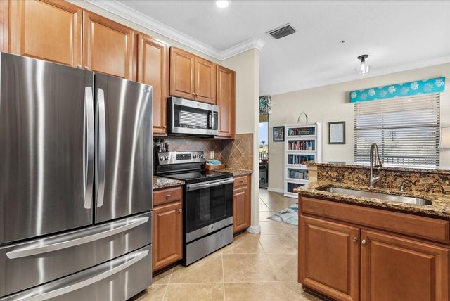 20080 RAGAZZA CIRCLE 202, Venice, FL 34293