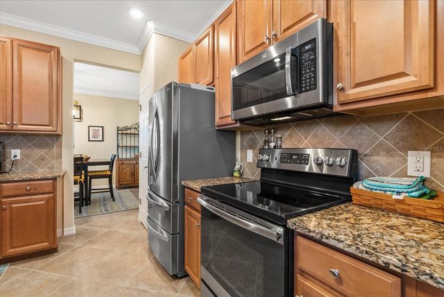 20080 RAGAZZA CIRCLE 202, Venice, FL 34293