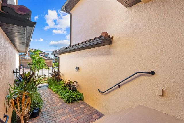 20080 RAGAZZA CIRCLE 202, Venice, FL 34293