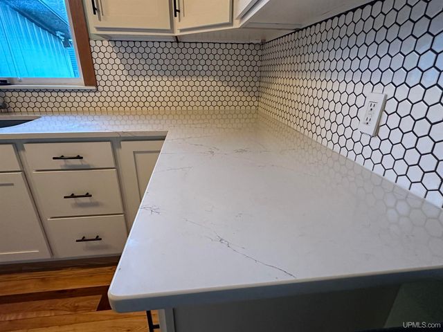 5281 E Sunset Road, Ironwood, MI 49938