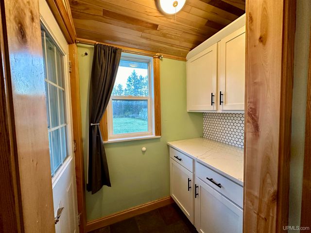 5281 E Sunset Road, Ironwood, MI 49938