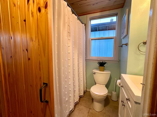 5281 E Sunset Road, Ironwood, MI 49938