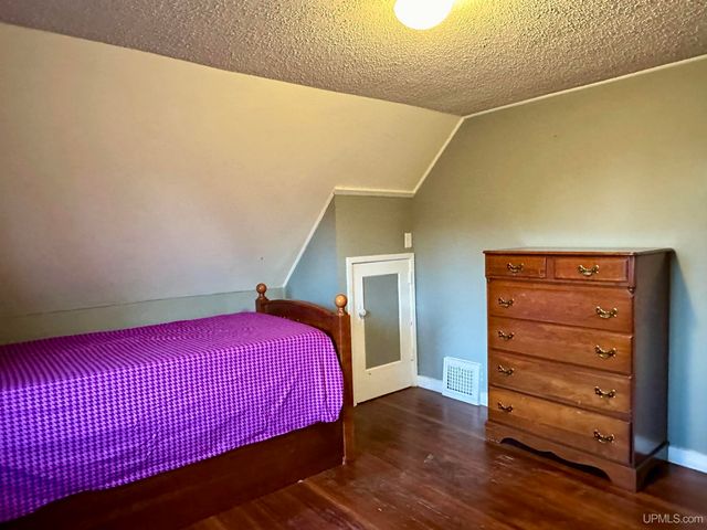 5281 E Sunset Road, Ironwood, MI 49938