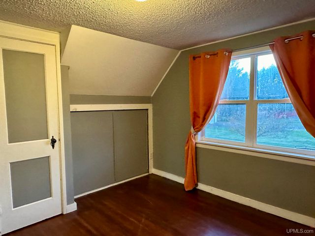 5281 E Sunset Road, Ironwood, MI 49938