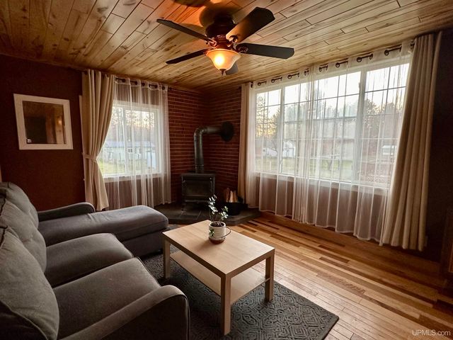 5281 E Sunset Road, Ironwood, MI 49938