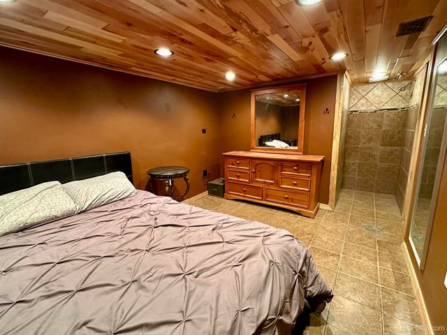 5281 E Sunset Road, Ironwood, MI 49938