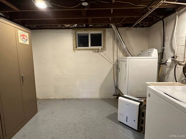 5281 E Sunset Road, Ironwood, MI 49938