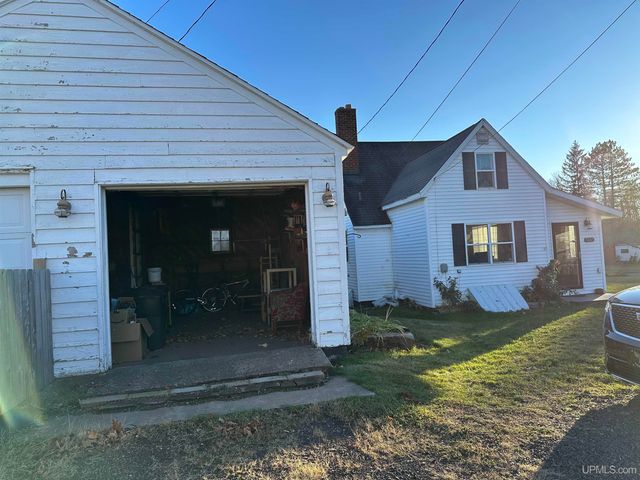 5281 E Sunset Road, Ironwood, MI 49938