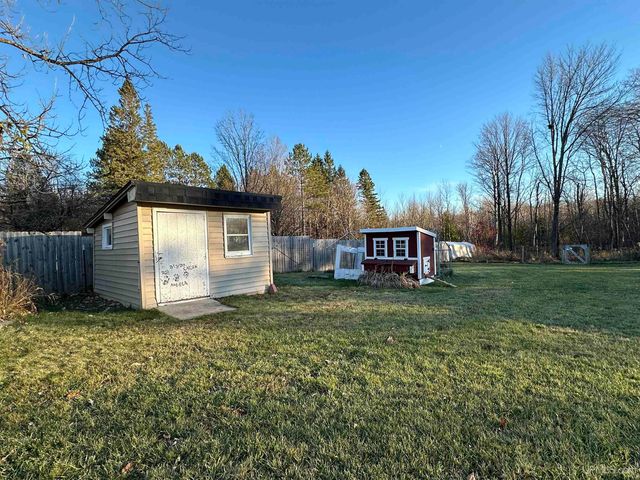 5281 E Sunset Road, Ironwood, MI 49938