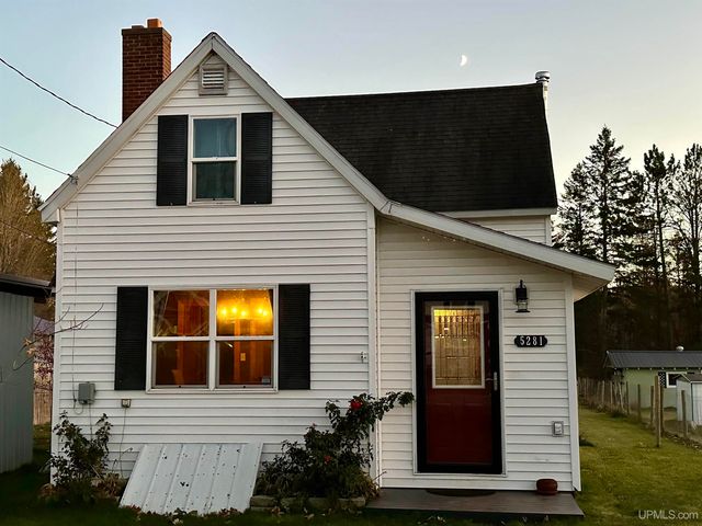 5281 E Sunset Road, Ironwood, MI 49938