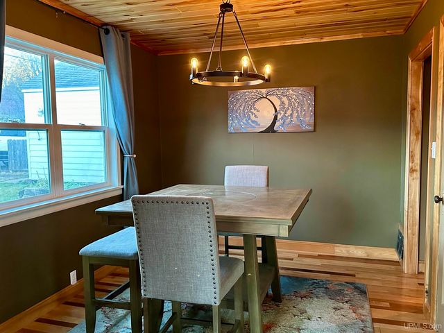 5281 E Sunset Road, Ironwood, MI 49938