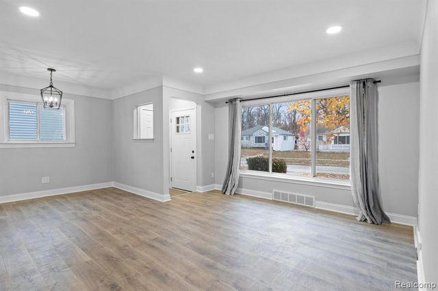 31304 Florence Street, Garden City, MI 48135