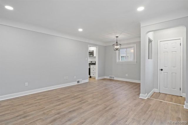 31304 Florence Street, Garden City, MI 48135