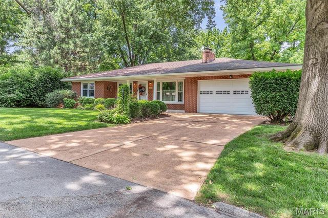 1365 Saint Joseph Street, Florissant, MO 63033