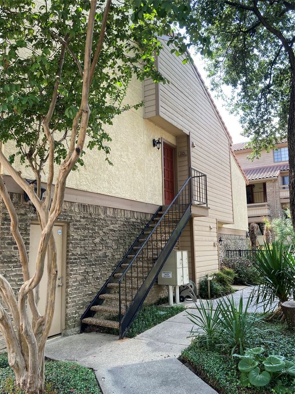 7640 W Greenway Boulevard 2D, Dallas, TX 75209