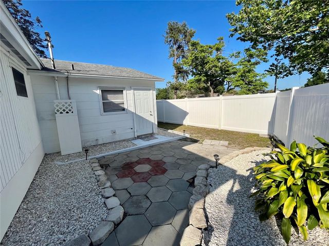 7598 14TH STREET N, St Petersburg, FL 33702