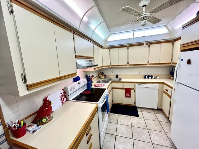 7598 14TH STREET N, St Petersburg, FL 33702