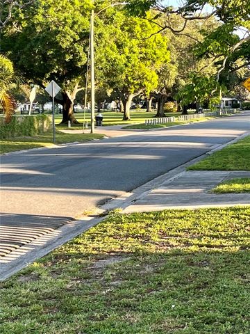 7598 14TH STREET N, St Petersburg, FL 33702