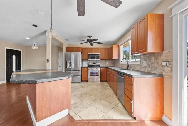 1661 Pepper Dr, El Cajon, CA 92021