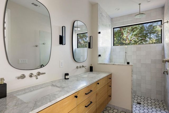 516 Bouldin DR, Austin, TX 78704