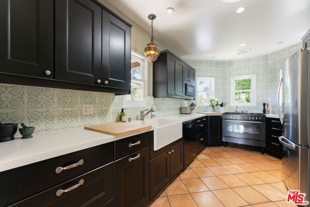 Image 9 of property listing at 4220 Lincoln Avenue, Culver City, CA 90232