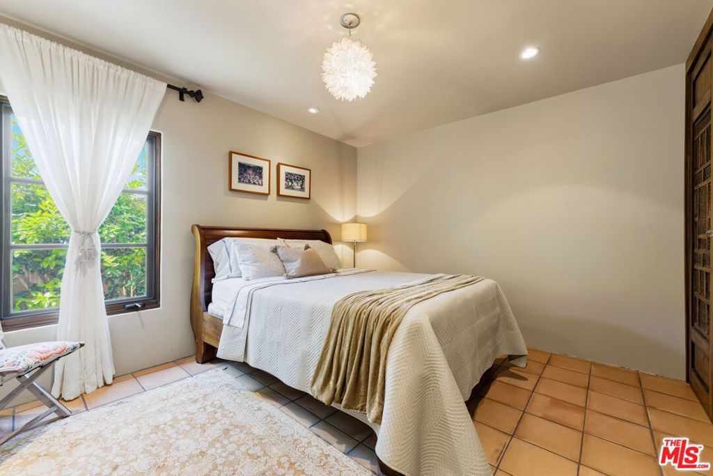 Image 18 of property listing at 4220 Lincoln Avenue, Culver City, CA 90232