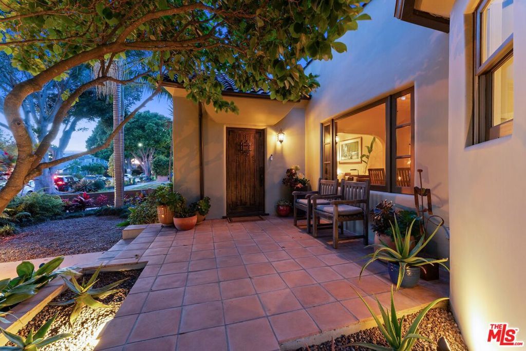 Image 1 of property listing at 4220 Lincoln Avenue, Culver City, CA 90232