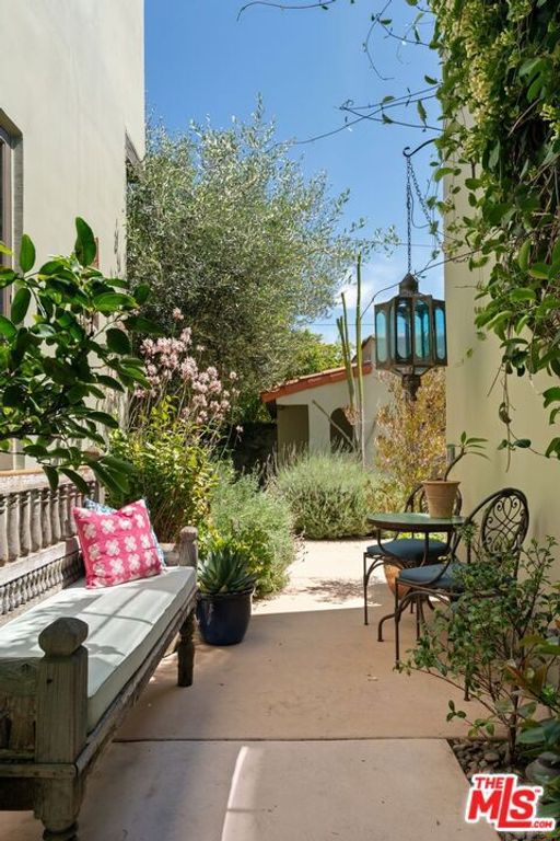 Image 25 of property listing at 4220 Lincoln Avenue, Culver City, CA 90232