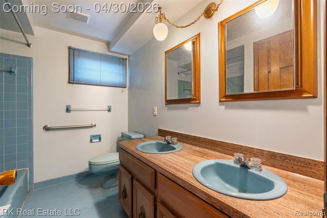 52489 Butternut Drive, Shelby Twp, MI 48316