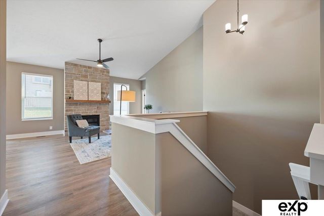 6859 Stony Point Drive, Papillion, NE 68046