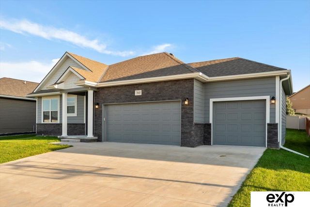 6859 Stony Point Drive, Papillion, NE 68046