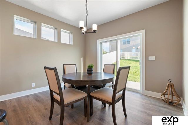 6859 Stony Point Drive, Papillion, NE 68046