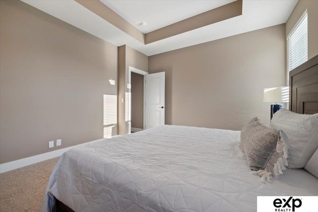 6859 Stony Point Drive, Papillion, NE 68046