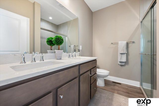 6859 Stony Point Drive, Papillion, NE 68046