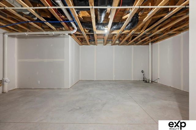 6859 Stony Point Drive, Papillion, NE 68046