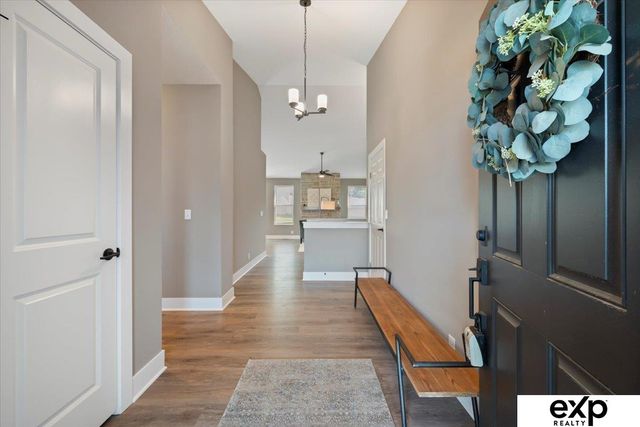 6859 Stony Point Drive, Papillion, NE 68046