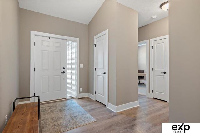 6859 Stony Point Drive, Papillion, NE 68046