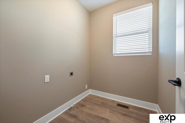 6859 Stony Point Drive, Papillion, NE 68046