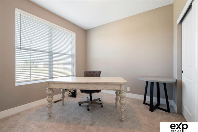 6859 Stony Point Drive, Papillion, NE 68046