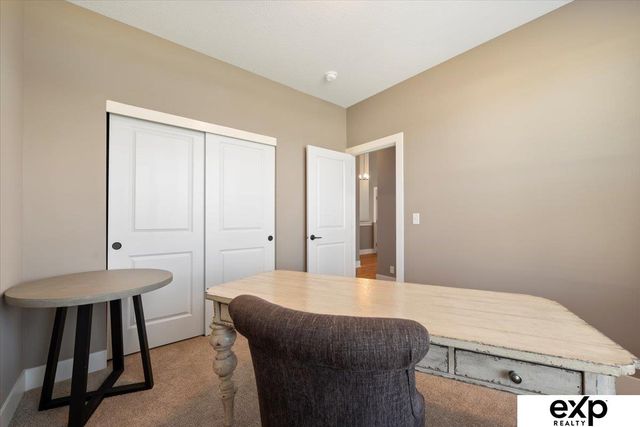 6859 Stony Point Drive, Papillion, NE 68046