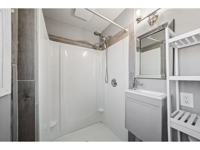 1212 Ne 175TH Ave, Portland, OR 97230
