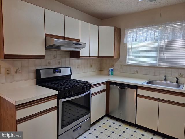 9 DOVE TREE CT, Barnegat, NJ 08005