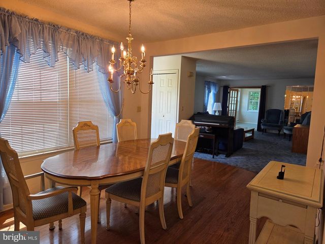 9 DOVE TREE CT, Barnegat, NJ 08005