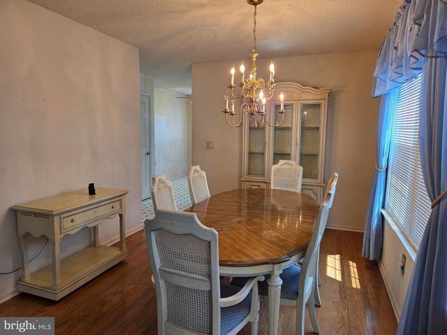 9 DOVE TREE CT, Barnegat, NJ 08005