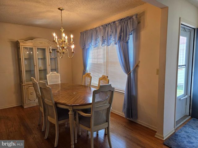 9 DOVE TREE CT, Barnegat, NJ 08005