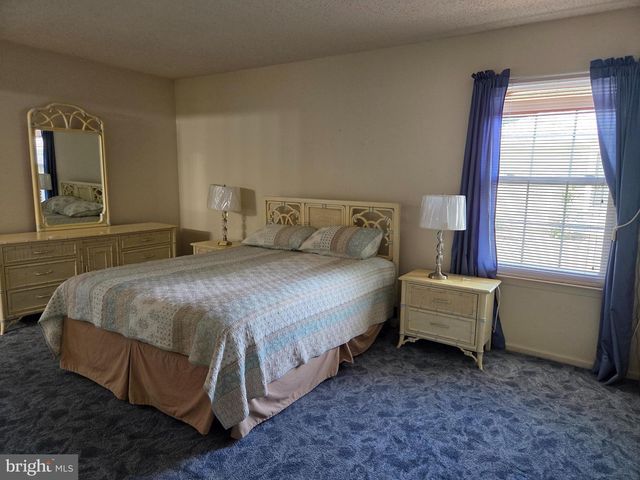 9 DOVE TREE CT, Barnegat, NJ 08005